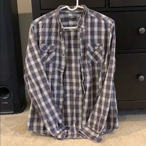 Men’s long sleeve buttoned down shirt